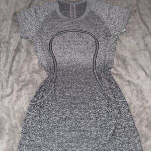 Lululemon Women's Grey T-shirt
